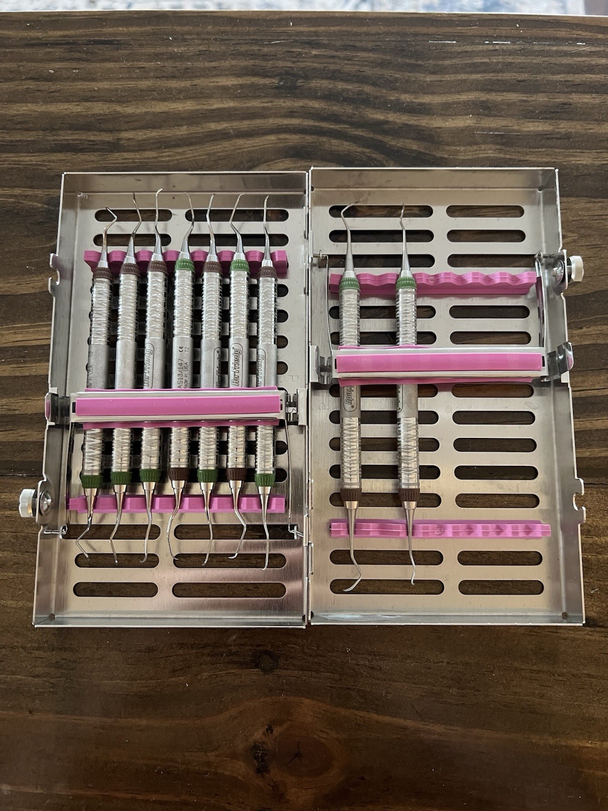 Hu-Friedy Set With Sterilization Case